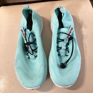 Women’s quick drying water shoes - color aqua